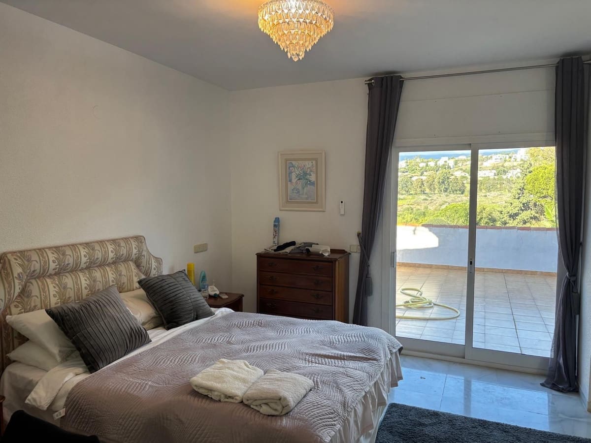 4 Zimmer Villa zu verkaufen in El Paraiso mit Pool Garage - 1.650.000 € (Ref: 9575384)