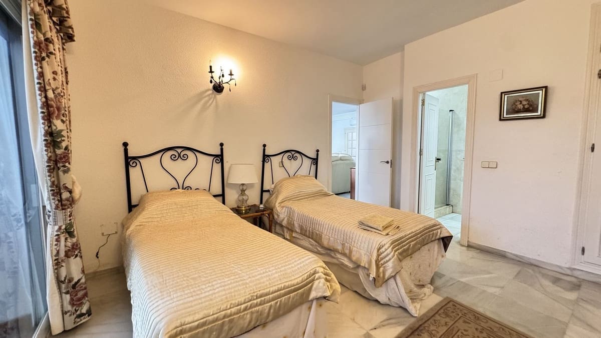 4 Zimmer Villa zu verkaufen in El Paraiso mit Pool Garage - 1.650.000 € (Ref: 9575384)