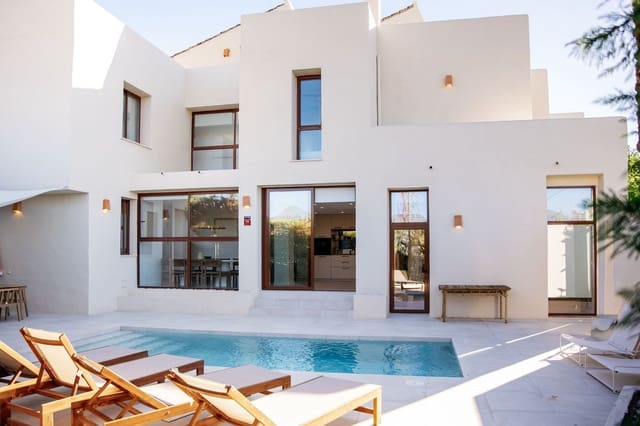 5 chambre Maison de Ville à vendre à Cancelada, Estepona avec garage - 849 000 € (Ref: 9580150)