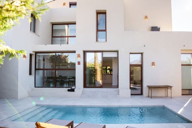 5 chambre Maison de Ville à vendre à Cancelada, Estepona avec garage - 849 000 € (Ref: 9580150)