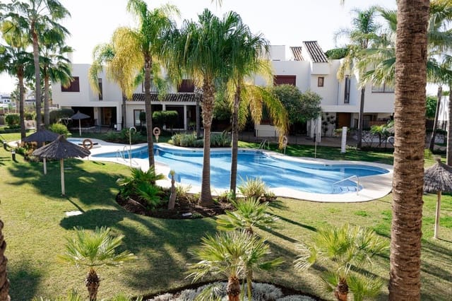 5 chambre Maison de Ville à vendre à Cancelada, Estepona avec garage - 849 000 € (Ref: 9580150)