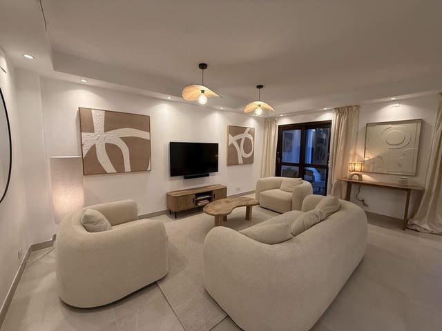 4 bedroom Townhouse for sale in Estepona with pool garage - € 795,000 (Ref: 9580151)