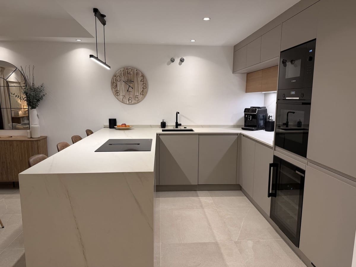 4 bedroom Townhouse for sale in Estepona with pool garage - € 795,000 (Ref: 9580151)