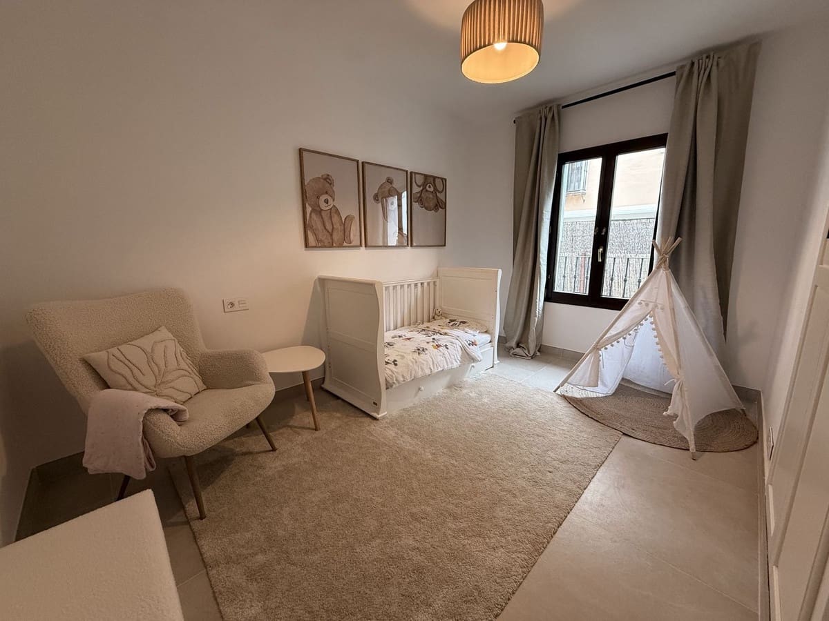 4 bedroom Townhouse for sale in Estepona with pool garage - € 795,000 (Ref: 9580151)