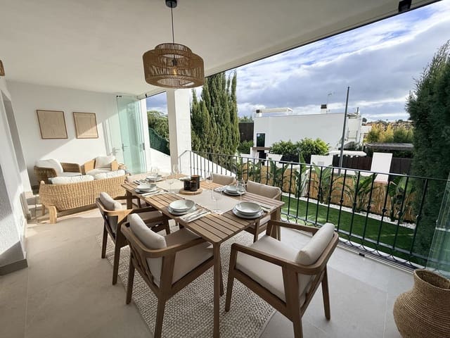 4 bedroom Townhouse for sale in Estepona with pool garage - € 795,000 (Ref: 9580151)