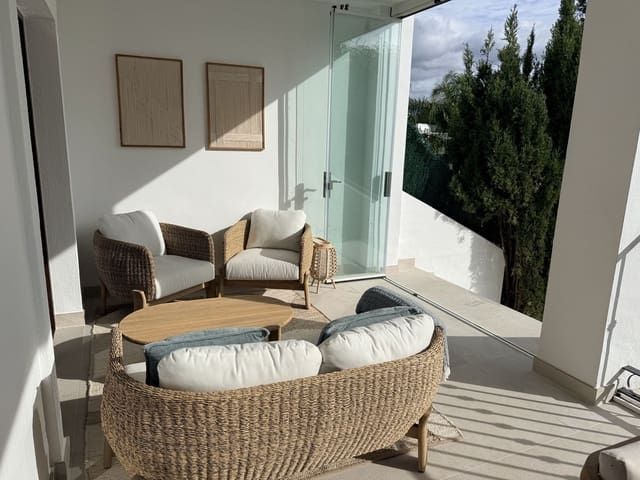 4 bedroom Townhouse for sale in Estepona with pool garage - € 795,000 (Ref: 9580151)