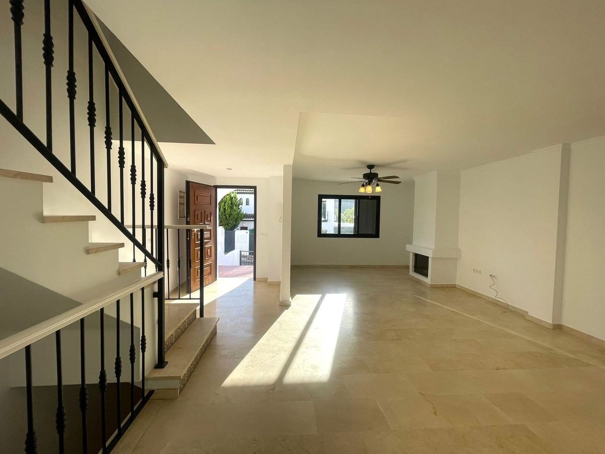 3 sovrum Hus till salu i Manilva med pool garage - 615 000 € (Ref: 9580155)