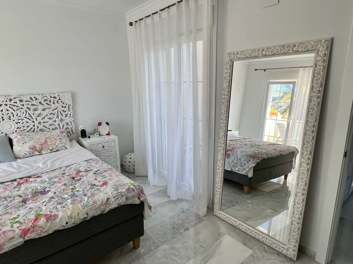 4 Zimmer Haus zu verkaufen in Estepona mit Pool - 585.000 € (Ref: 9580156)