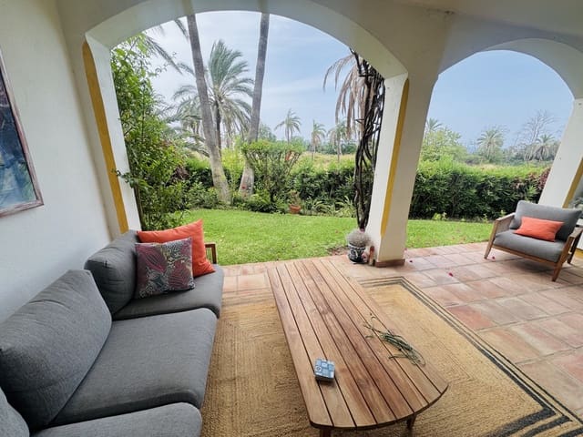 4 Zimmer Haus zu verkaufen in Estepona mit Pool - 585.000 € (Ref: 9580156)