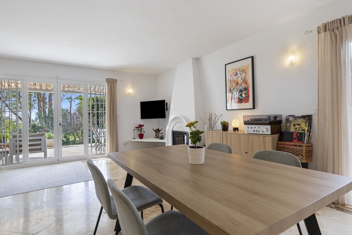 3 bedroom Townhouse for sale in Estepona with pool - € 480,000 (Ref: 9580157)