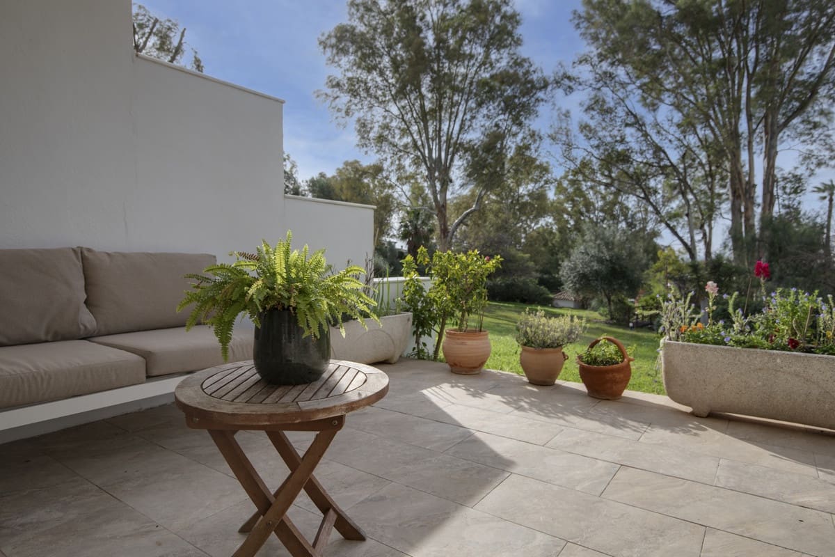 3 bedroom Townhouse for sale in Estepona with pool - € 480,000 (Ref: 9580157)