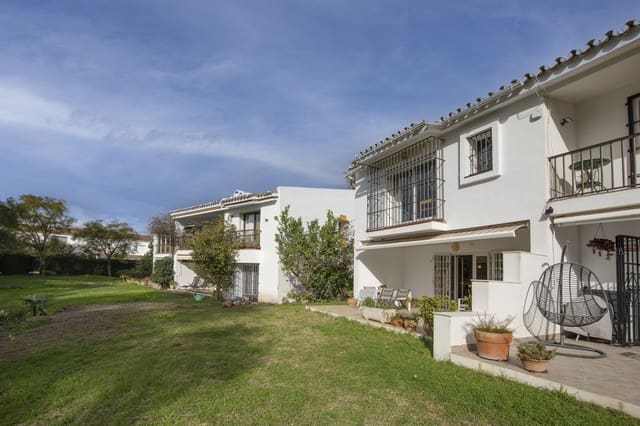 3 bedroom Townhouse for sale in Estepona with pool - € 480,000 (Ref: 9580157)