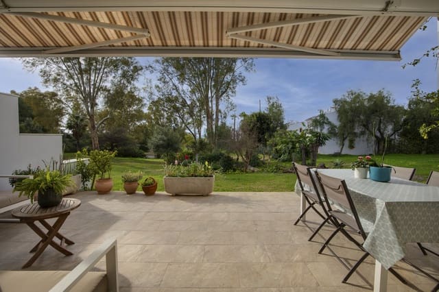 3 bedroom Townhouse for sale in Estepona with pool - € 480,000 (Ref: 9580157)