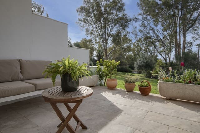 3 bedroom Townhouse for sale in Estepona with pool - € 480,000 (Ref: 9580157)