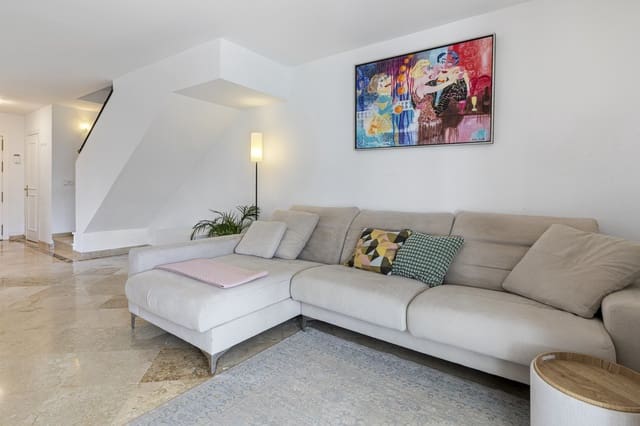 3 bedroom Townhouse for sale in Estepona with pool - € 480,000 (Ref: 9580157)