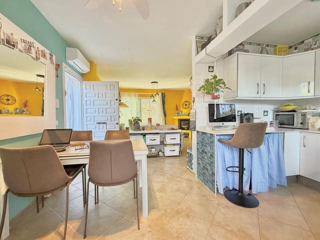 2 makuuhuone Omakotitalo myytävänä paikassa Calahonda, Mijas mukana uima-altaan - 410 000 € (Ref: 9592018)