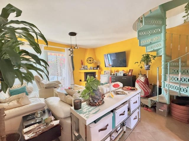 2 makuuhuone Omakotitalo myytävänä paikassa Calahonda, Mijas mukana uima-altaan - 410 000 € (Ref: 9592018)