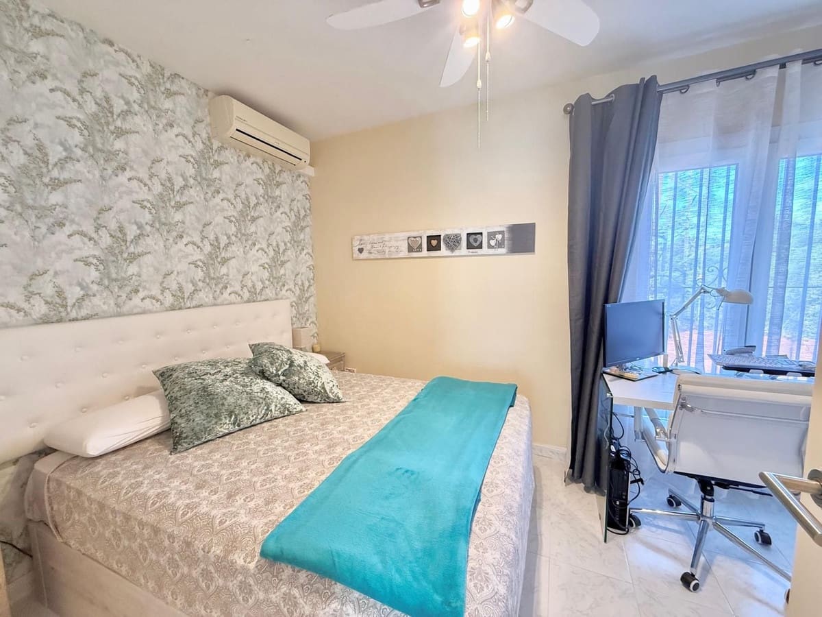 2 makuuhuone Omakotitalo myytävänä paikassa Calahonda mukana uima-altaan - 410 000 € (Ref: 9592018)