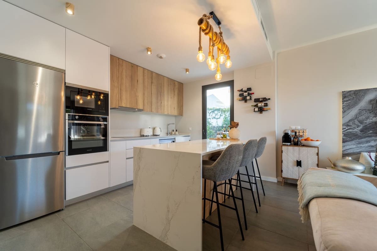 3 makuuhuone Omakotitalo myytävänä paikassa Riviera del Sol mukana uima-altaan 
autotalli - 690 000 € (Ref: 9593068)