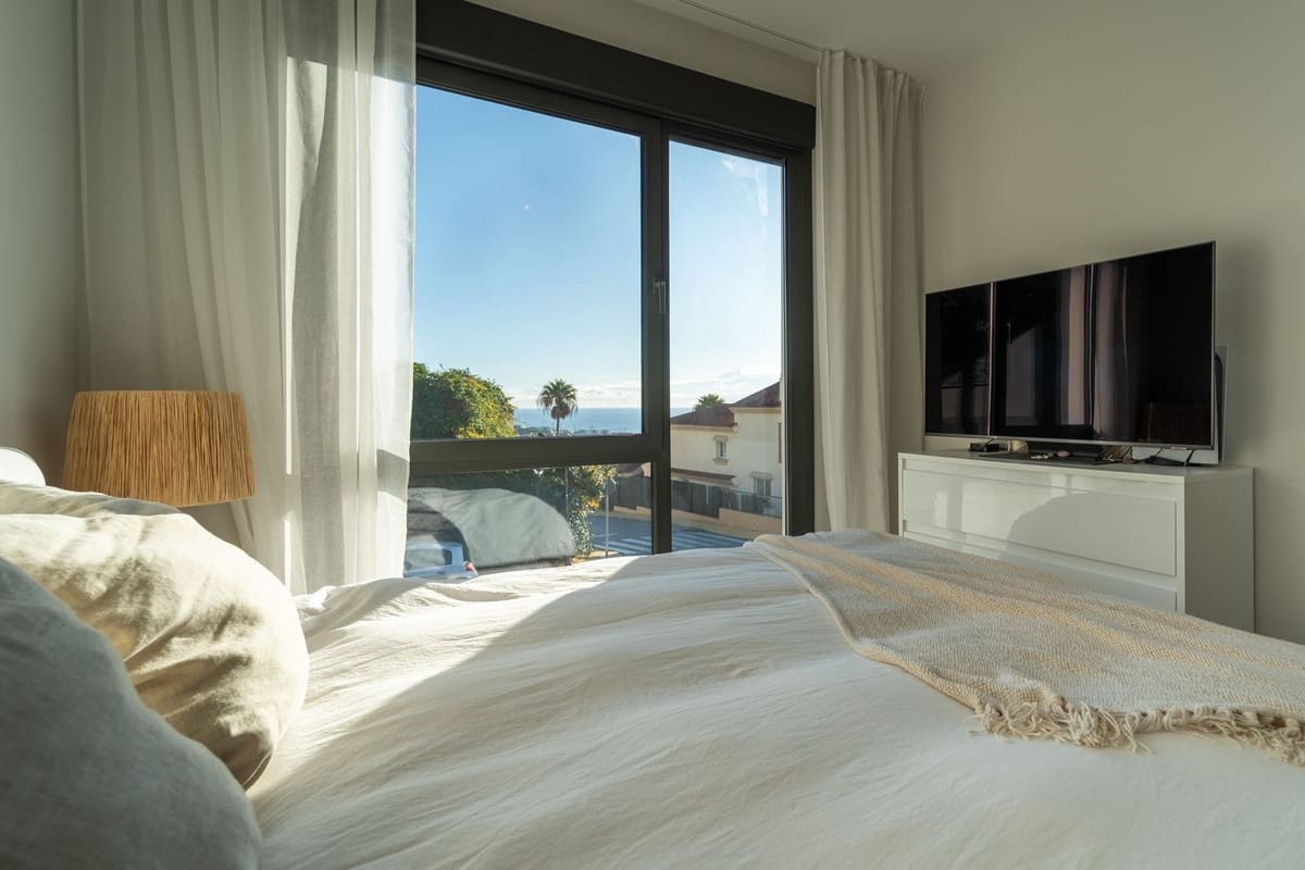 3 makuuhuone Omakotitalo myytävänä paikassa Riviera del Sol mukana uima-altaan 
autotalli - 690 000 € (Ref: 9593068)