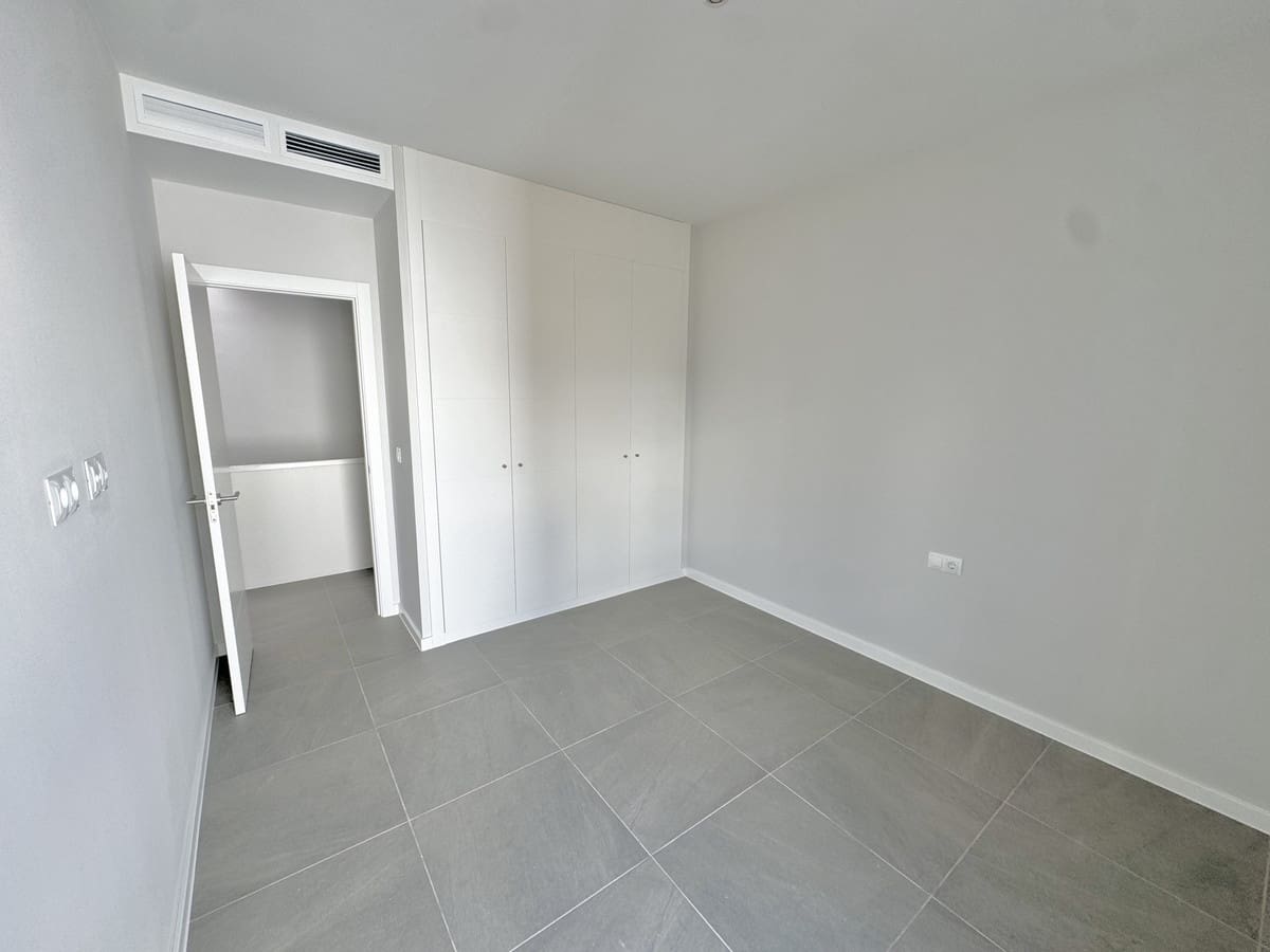 4 makuuhuone Omakotitalo myytävänä paikassa Riviera del Sol mukana uima-altaan - 650 000 € (Ref: 9593069)