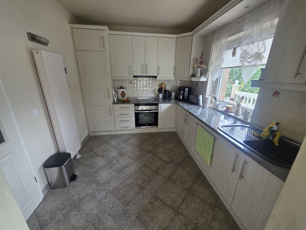 Chalet de 2 habitaciones en Calahonda en venta con piscina garaje - 749.000 € (Ref: 9593191)