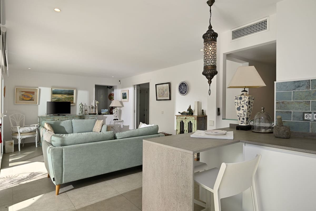 2 makuuhuone Huvila myytävänä paikassa Marbesa mukana 
autotalli - 985 000 € (Ref: 9596482)