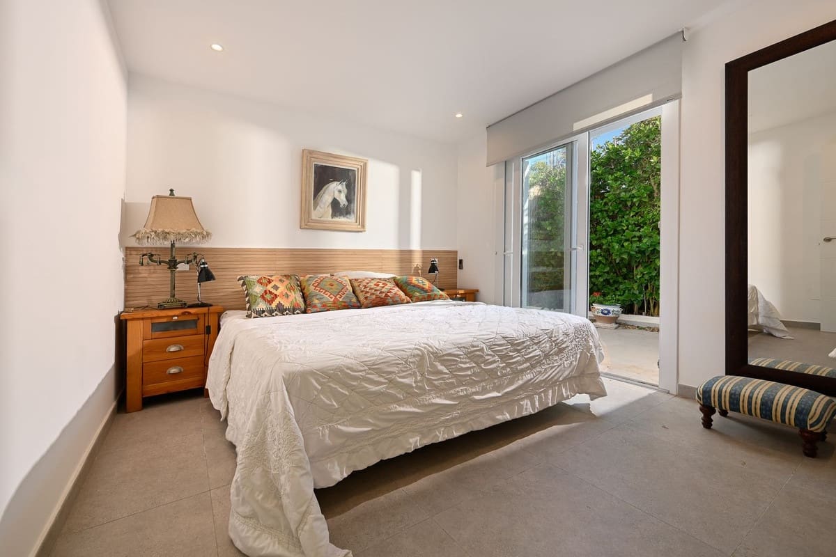 2 makuuhuone Huvila myytävänä paikassa Marbesa mukana 
autotalli - 985 000 € (Ref: 9596482)