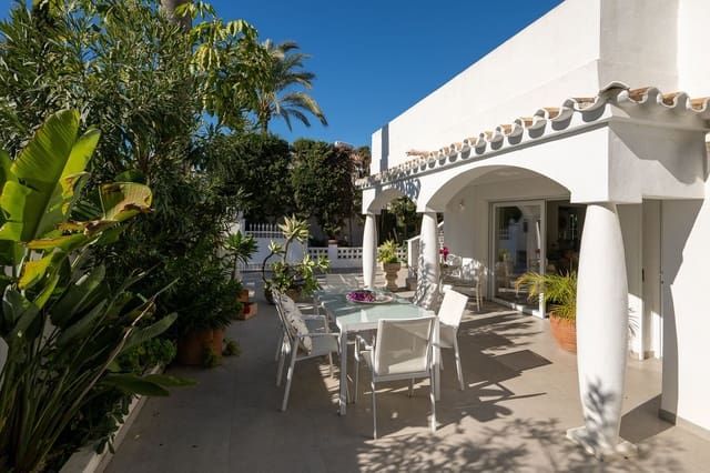 2 makuuhuone Huvila myytävänä paikassa Marbesa, Marbella mukana 
autotalli - 985 000 € (Ref: 9596482)