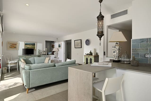 2 makuuhuone Huvila myytävänä paikassa Marbesa, Marbella mukana 
autotalli - 985 000 € (Ref: 9596482)