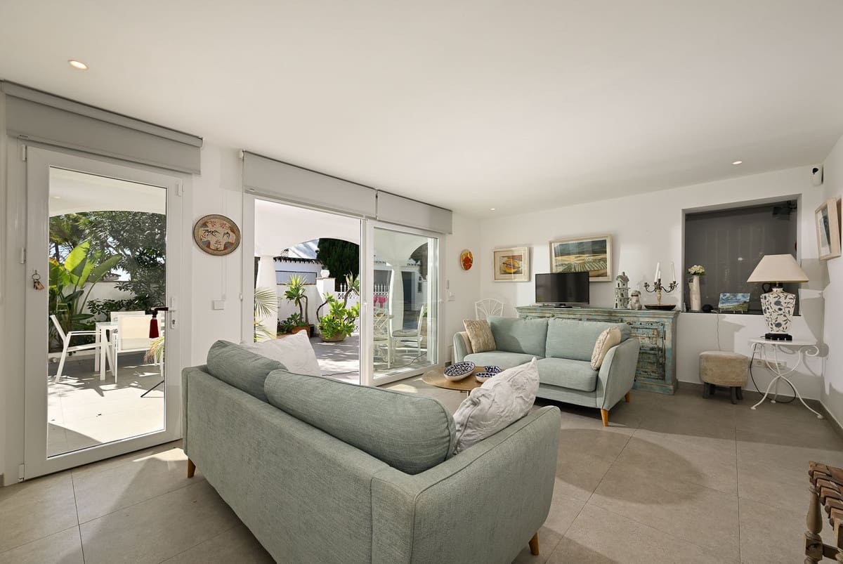 2 makuuhuone Huvila myytävänä paikassa Marbesa mukana 
autotalli - 985 000 € (Ref: 9596482)