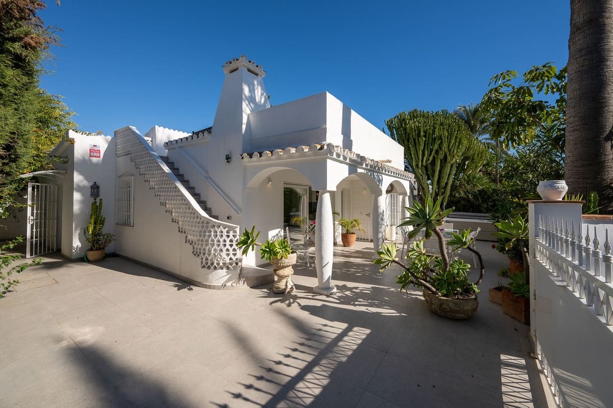 2 makuuhuone Huvila myytävänä paikassa Marbesa mukana 
autotalli - 985 000 € (Ref: 9596482)