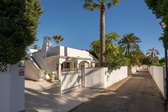 2 makuuhuone Huvila myytävänä paikassa Marbesa, Marbella mukana 
autotalli - 985 000 € (Ref: 9596482)