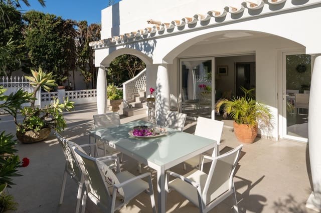 2 makuuhuone Huvila myytävänä paikassa Marbesa, Marbella mukana 
autotalli - 985 000 € (Ref: 9596482)