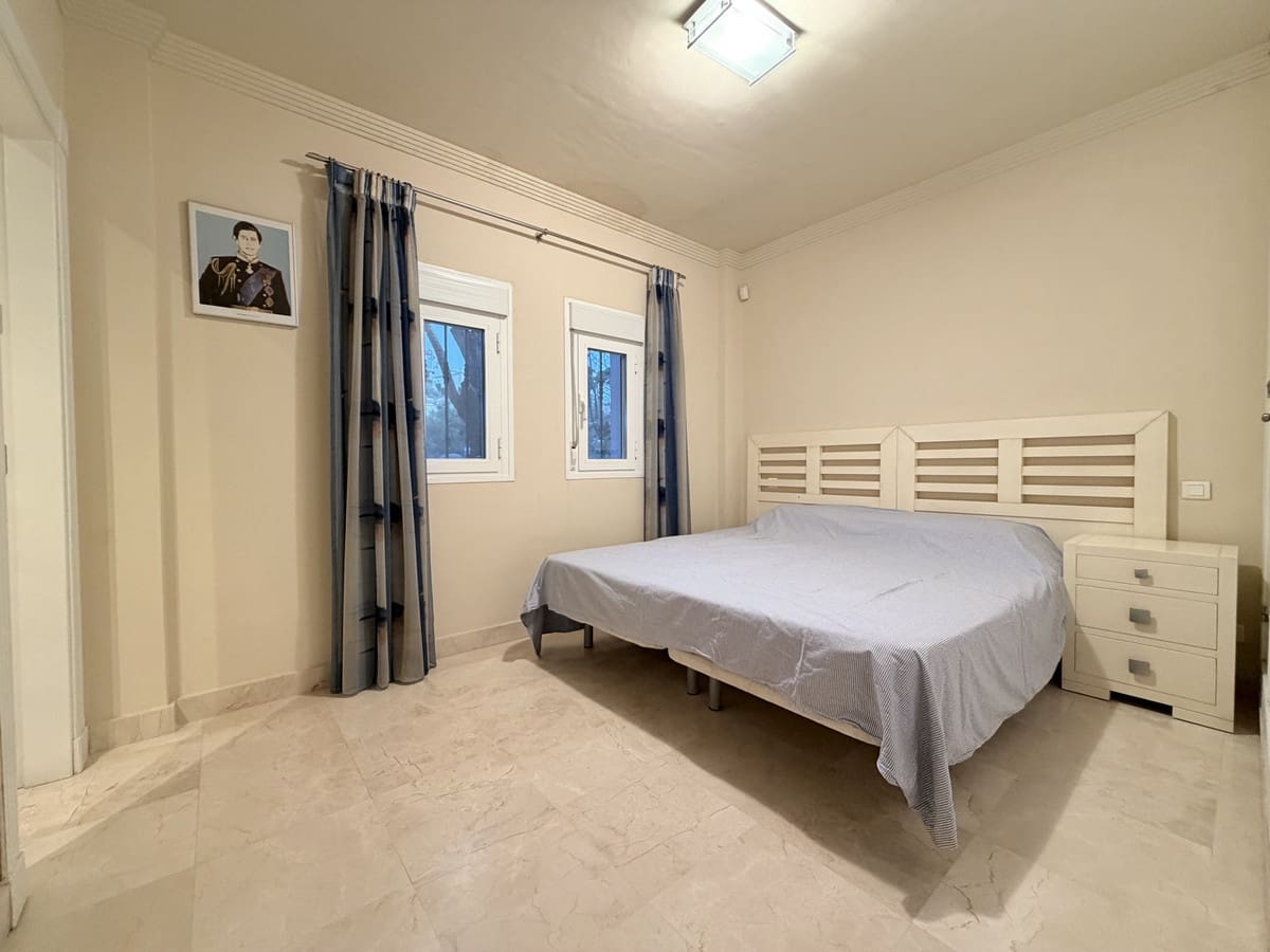 2 sypialnia Apartament na sprzedaż w Estepona z basenem - 555 000 € (Ref: 9596485)