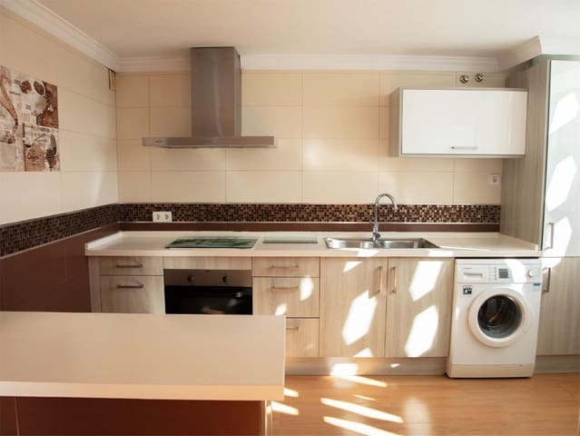 4 bedroom Apartment for sale in San Pedro de Alcantara, Marbella - € 402,000 (Ref: 9596791)