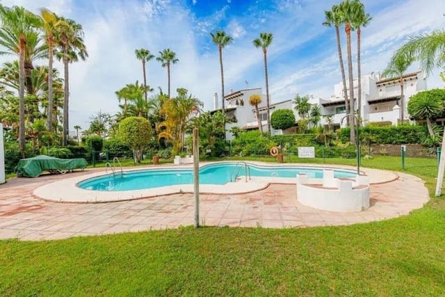 4 soveværelse Byhus til salg i Costalita, Estepona med swimmingpool garage - € 1.095.000 (Ref: 9596793)