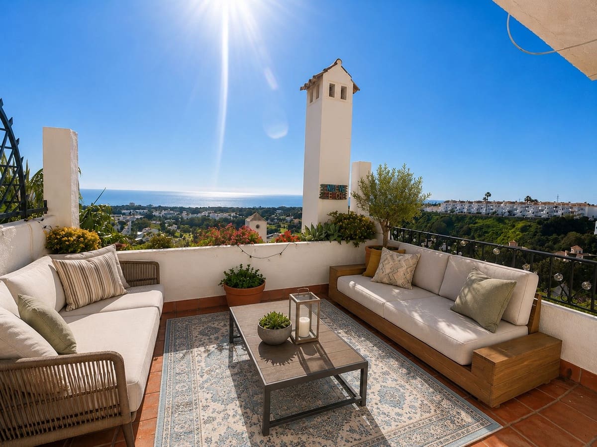 2 bedroom Apartment for sale in Calahonda with pool - € 299,000 (Ref: 9603409)