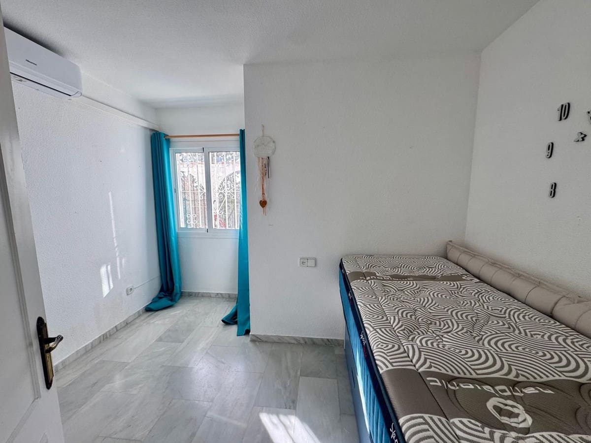 2 bedroom Apartment for sale in Calahonda with pool - € 299,000 (Ref: 9603409)