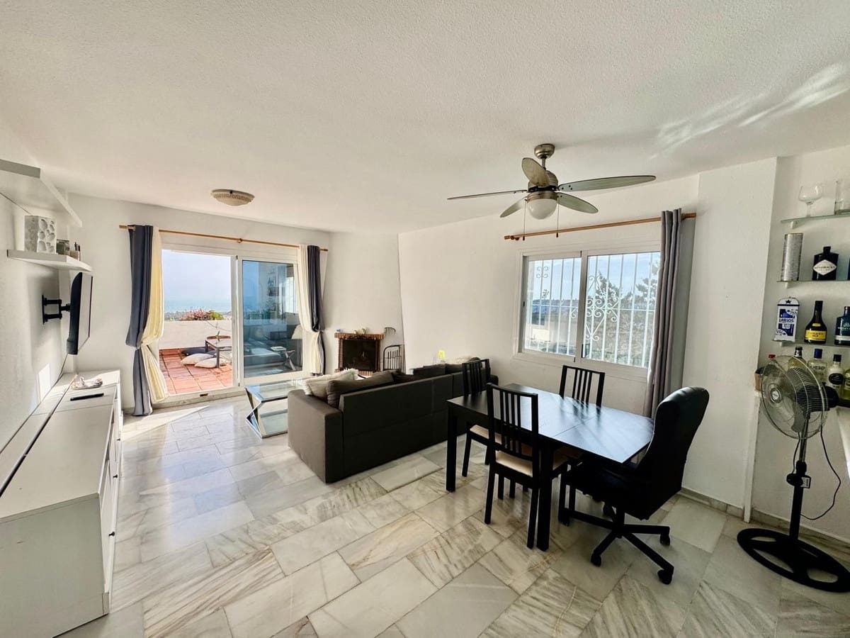2 bedroom Apartment for sale in Calahonda with pool - € 299,000 (Ref: 9603409)