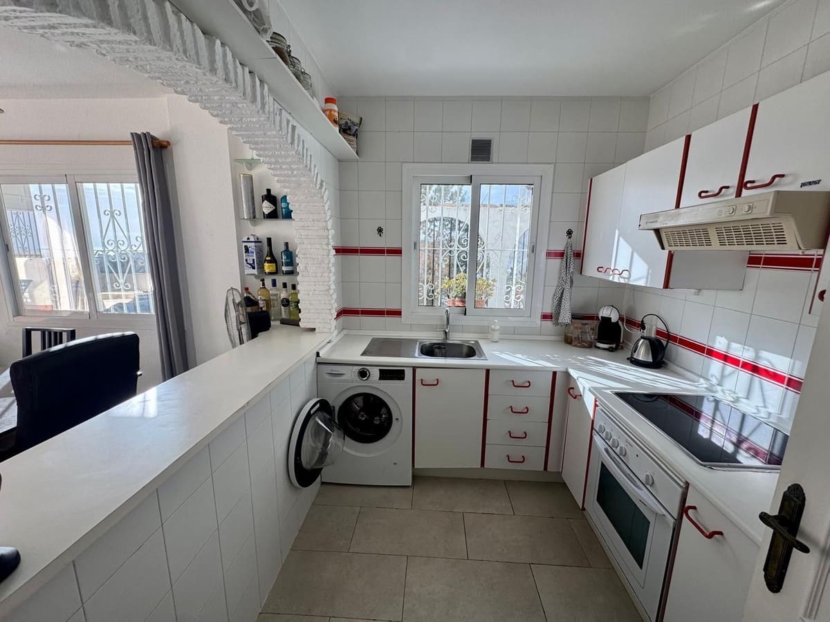 2 bedroom Apartment for sale in Calahonda with pool - € 299,000 (Ref: 9603409)
