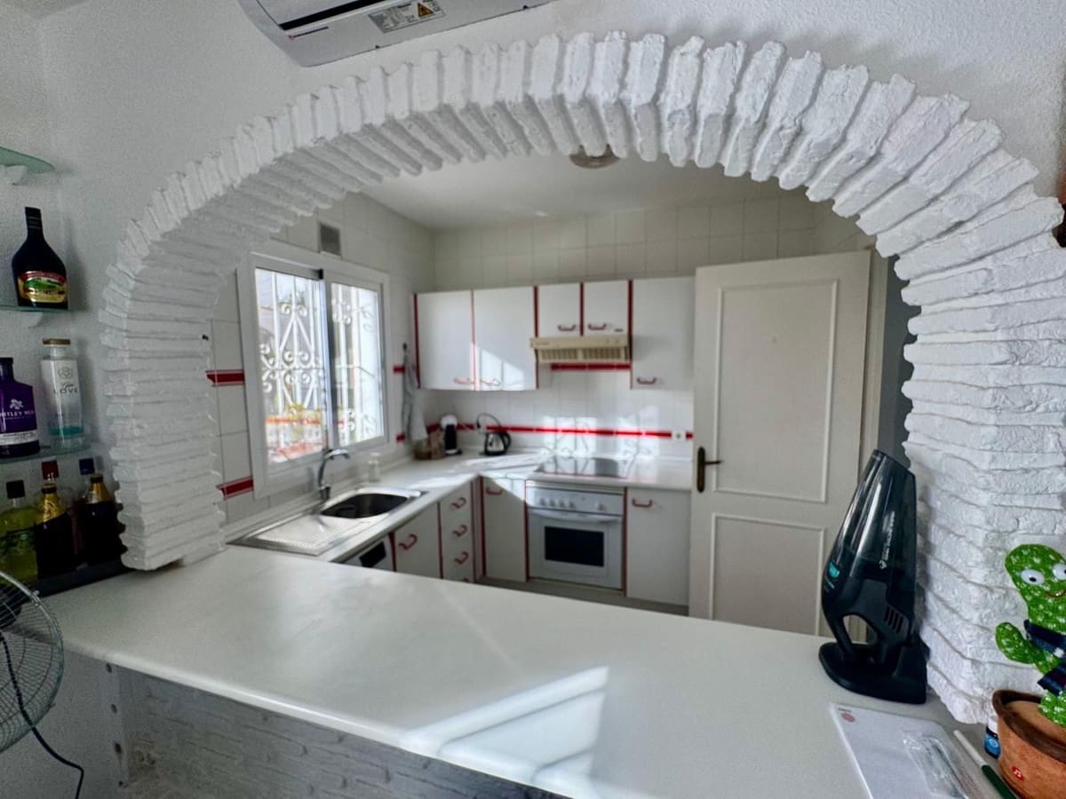 2 bedroom Apartment for sale in Calahonda with pool - € 299,000 (Ref: 9603409)