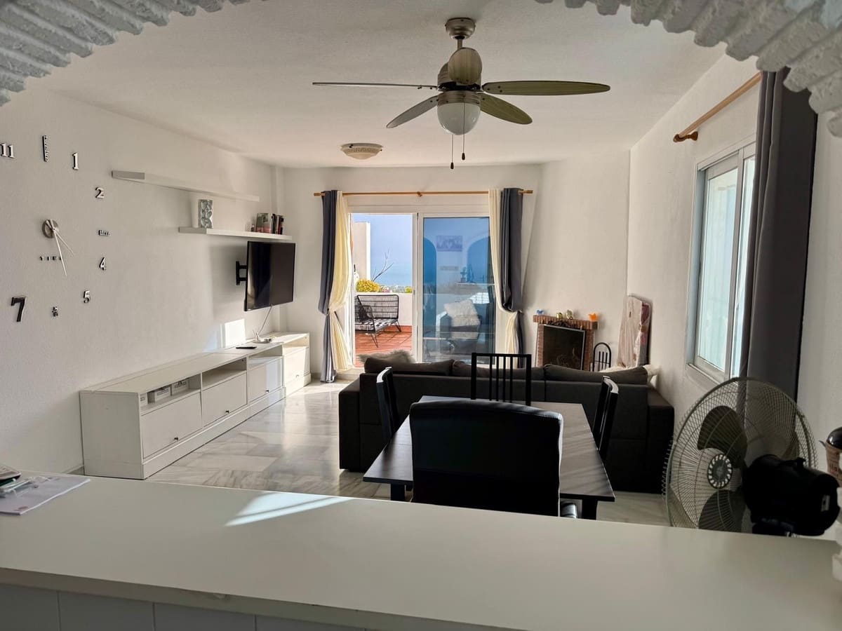 2 bedroom Apartment for sale in Calahonda with pool - € 299,000 (Ref: 9603409)