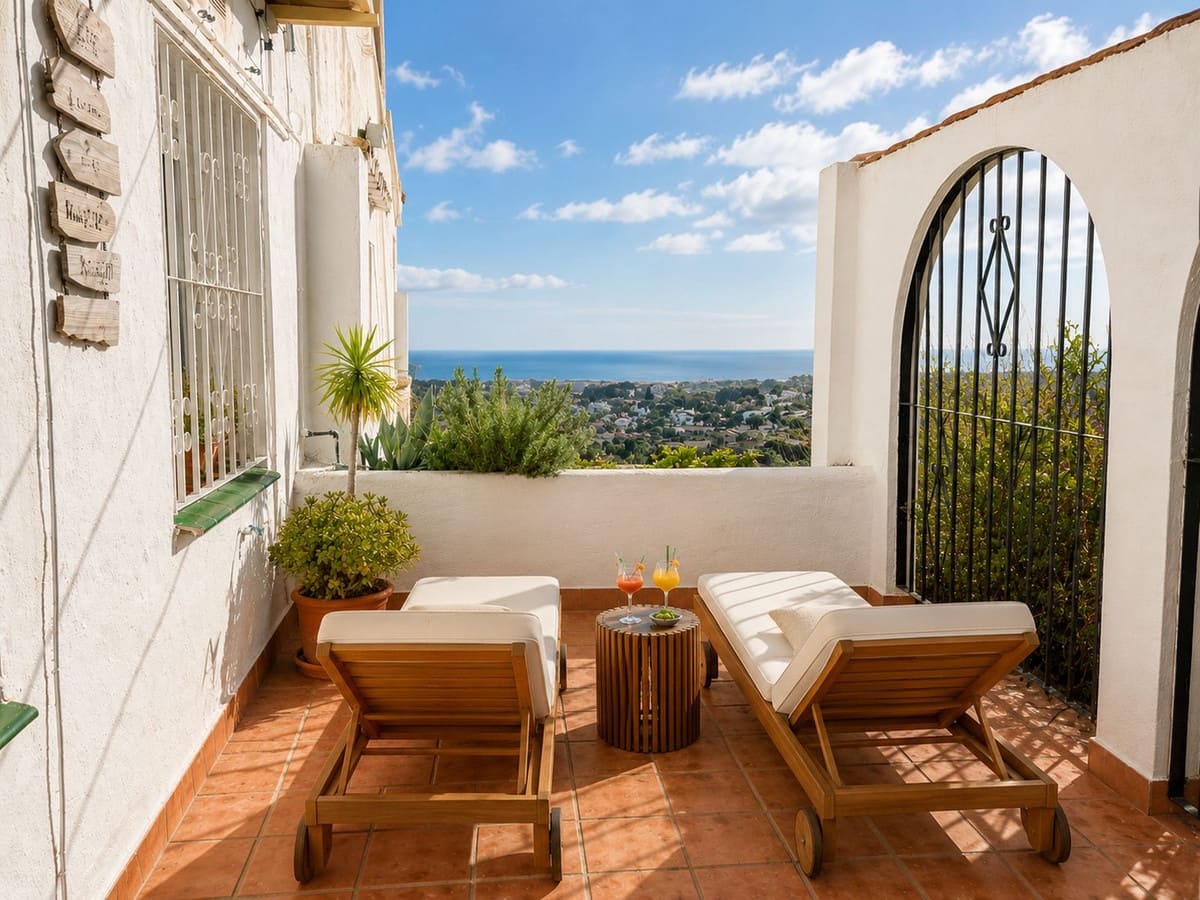 2 bedroom Apartment for sale in Calahonda with pool - € 299,000 (Ref: 9603409)