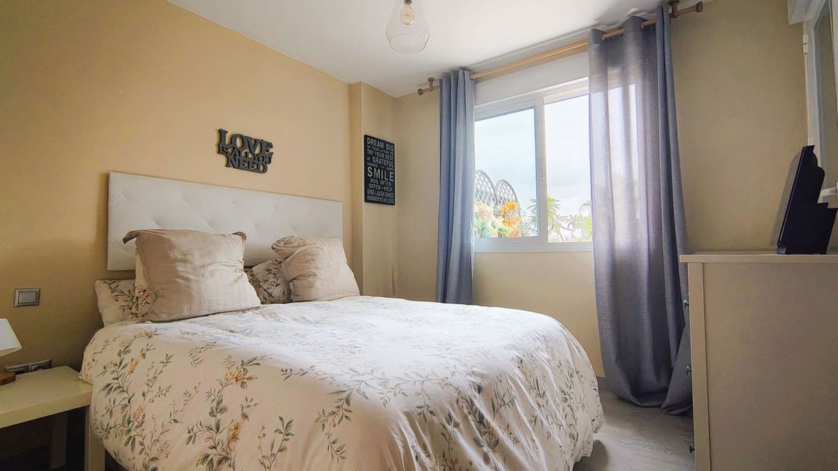 2 makuuhuone Huoneisto myytävänä paikassa New Golden Mile mukana uima-altaan 
autotalli - 349 000 € (Ref: 9603552)