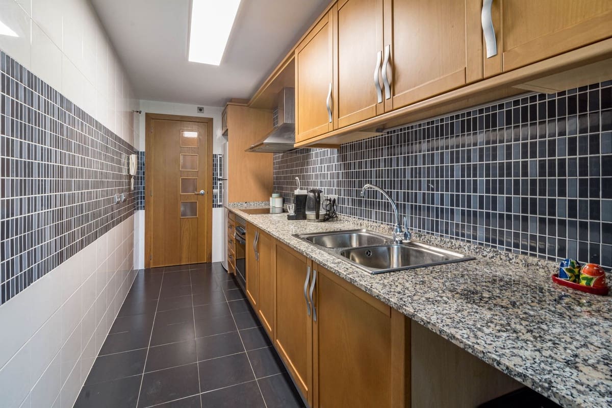 2 makuuhuone Huoneisto myytävänä paikassa New Golden Mile mukana uima-altaan 
autotalli - 344 000 € (Ref: 9603553)