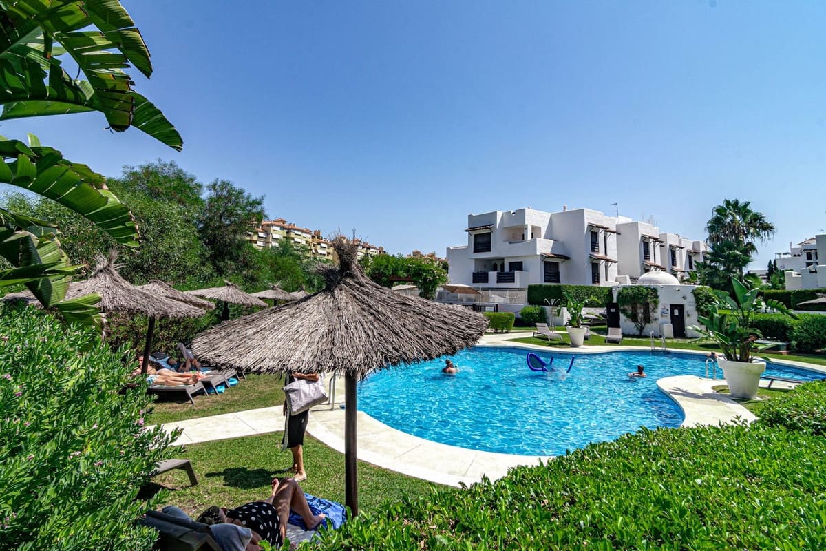 2 makuuhuone Huoneisto myytävänä paikassa New Golden Mile mukana uima-altaan 
autotalli - 344 000 € (Ref: 9603553)