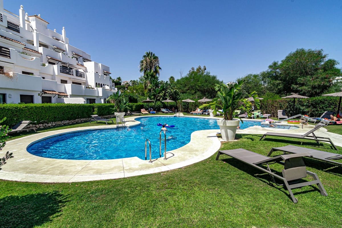 2 makuuhuone Huoneisto myytävänä paikassa New Golden Mile mukana uima-altaan 
autotalli - 344 000 € (Ref: 9603553)