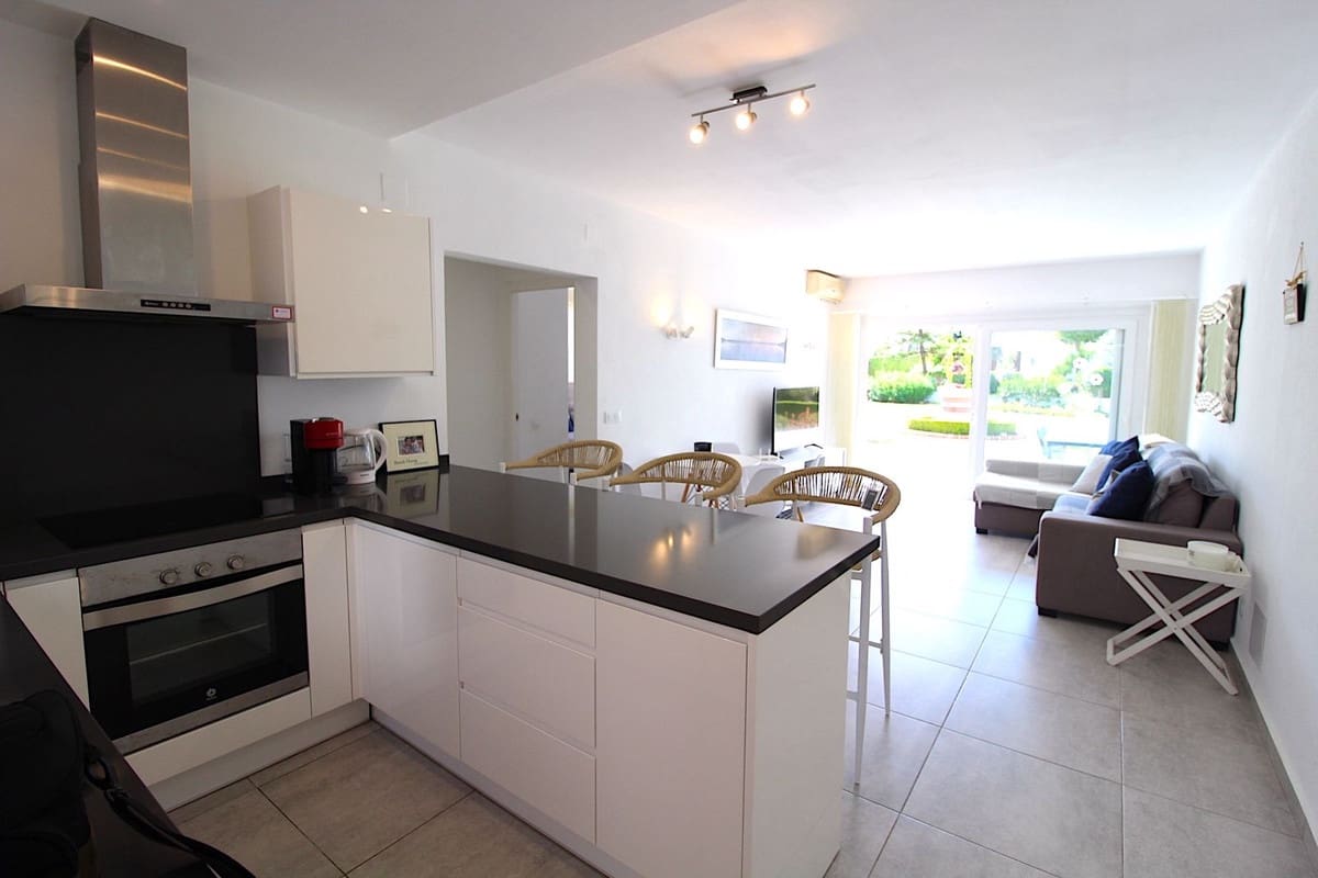 2 sovrum Lägenhet till salu i El Paraiso med pool - 350 000 € (Ref: 9603665)