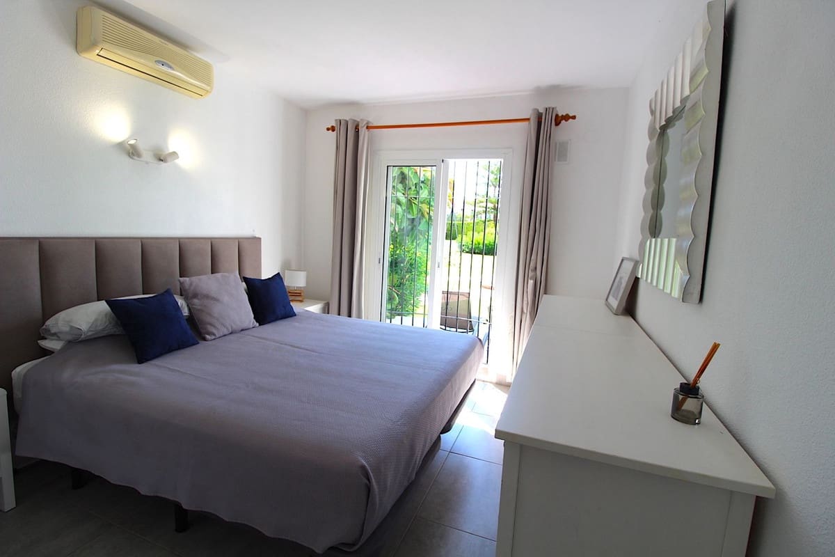 2 sovrum Lägenhet till salu i El Paraiso med pool - 350 000 € (Ref: 9603665)